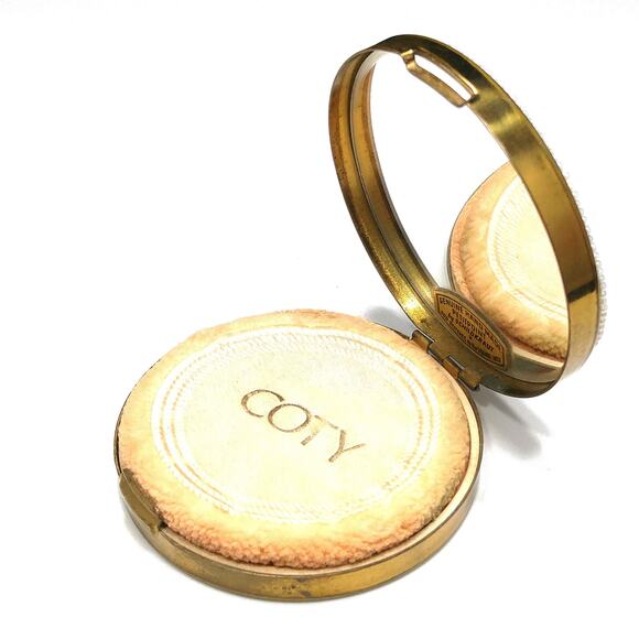 Vintage White Beaded Petit Point Compact, Schildkraut, Coty Powder, Vintage - Picture 7 of 10